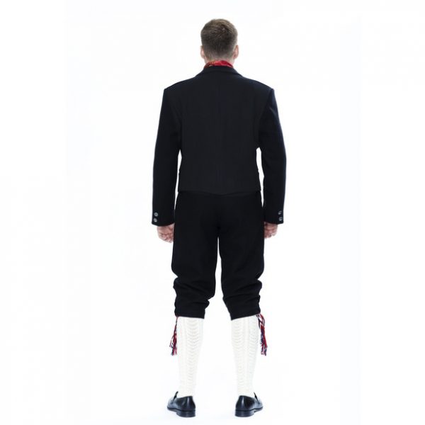 mli-med-knebuks-og-jakke-bak-Solhjell-jpg-flash_frame610_x_610